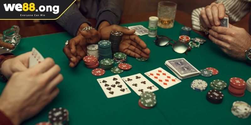 Hướng Dẫn Chơi Poker WE88 Giải Mã Sức Hút Cho Newbie Cá Cược 2 Chiến thuật cược poker hiệu quả nghệ thuật thao túng tâm lý