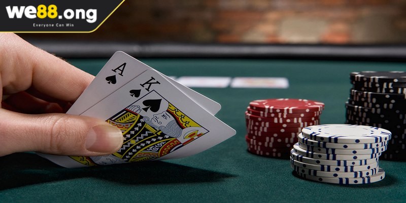 Cách chơi Poker thắng lớn từ cao thủ cho người mới 2 Hiểu rõ quy tắc cơ bản trong cách chơi Poker để tự tin tham gia ván bài